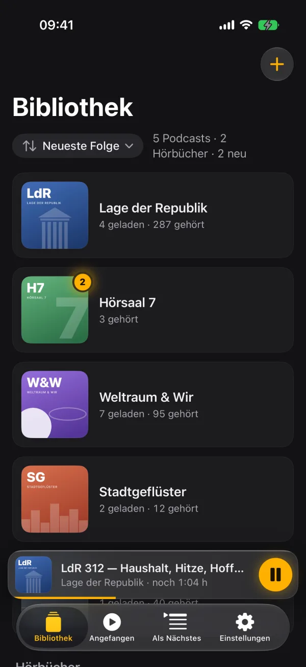 Tarilo: Bibliothek mit abonnierten Podcasts und Mini-Player am unteren Rand